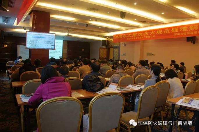 轎車冬天養(yǎng)護竅門 風(fēng)擋玻璃宜用除冰劑