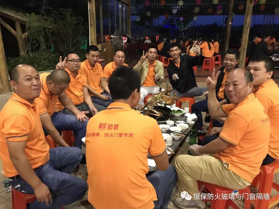 主題：“團(tuán)結(jié)”與“效率”！精誠(chéng)團(tuán)結(jié)、再創(chuàng)新高！ --記公司在2017年10月17日組織了一場(chǎng)高明盈香戶外拓展旅游活動(dòng)